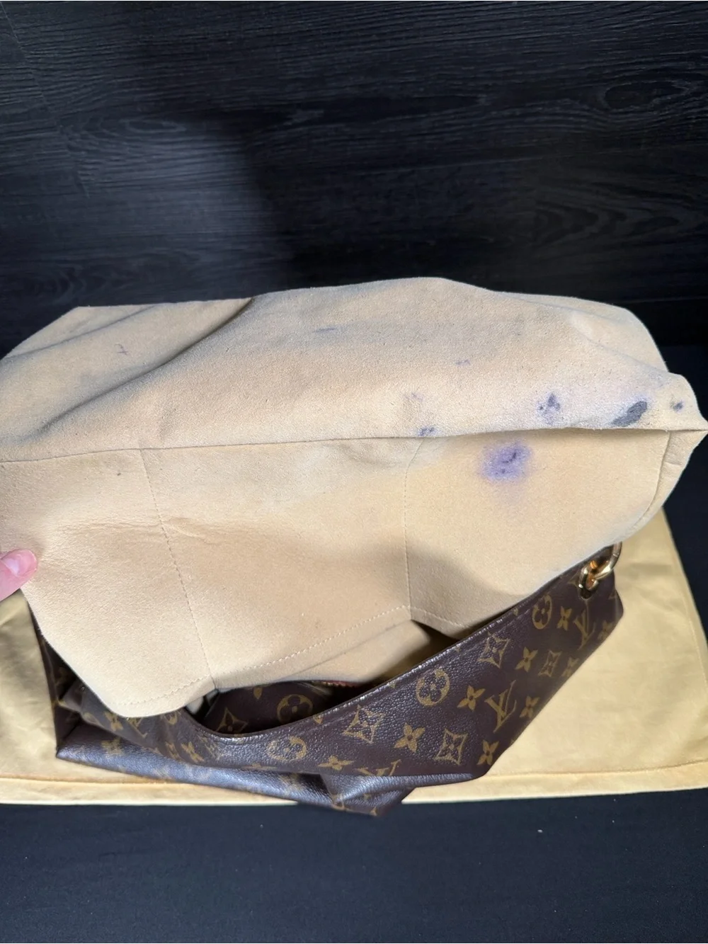 ✨ 100% Authentic Louis Vuitton Artsy MM Monogram ✨